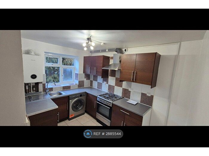 2 Bedroom Flat To Rent In Stamford House, London, N15