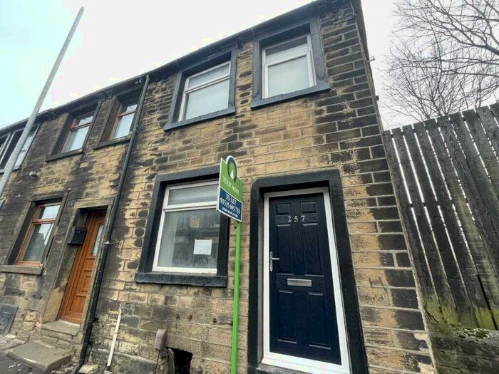 End Of Terrace House To Rent In South Street, Keighley, West Yorkshire, BD21
