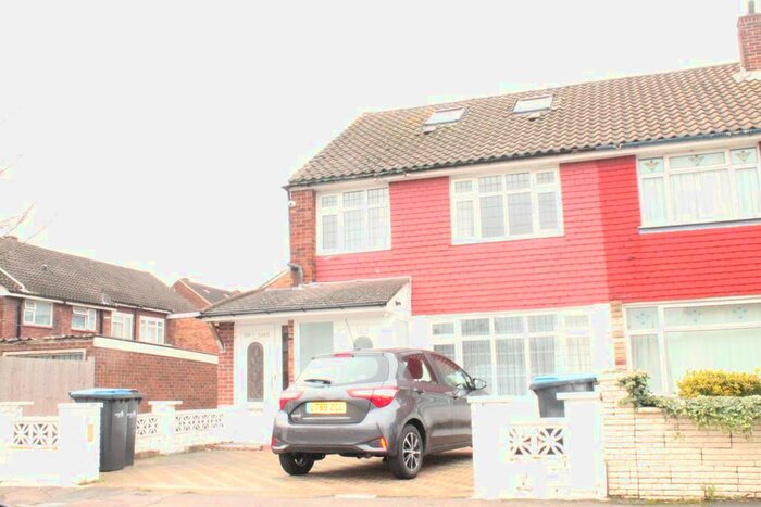 1 Bedroom Studio To Rent In Avondale Crescent, Enfield EN3