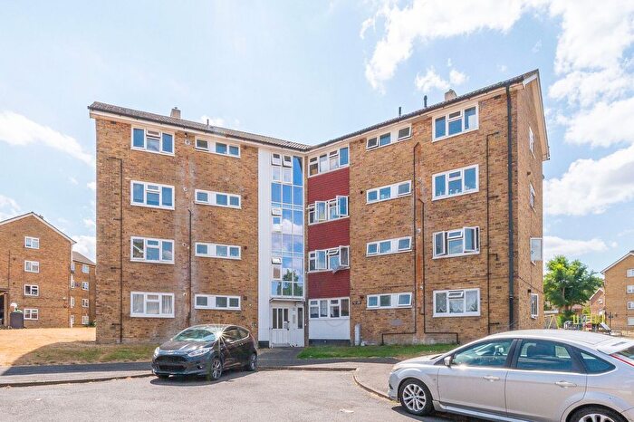 2 Bedroom Flat For Sale In Laurel Crescent, Croydon, CR0