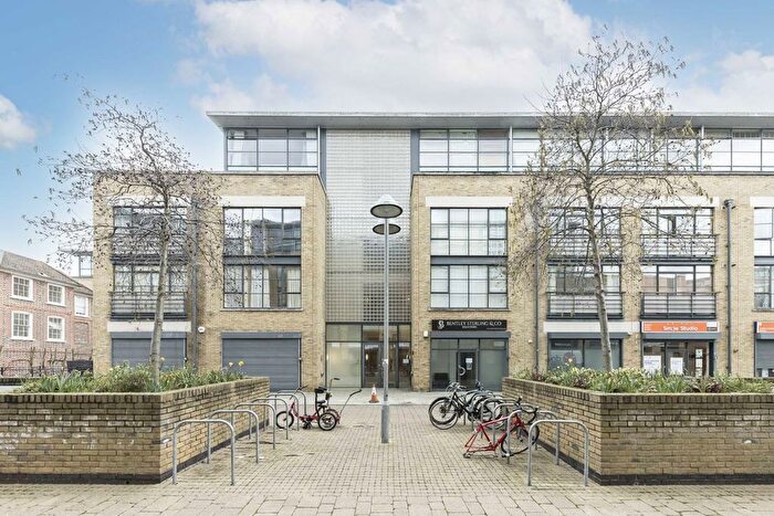 2 Bedroom Flat For Sale In Ferry Lane, Brentford, TW8