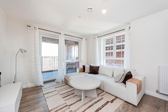1 Bedroom Flat To Rent In Justice Place, Brentford, TW8