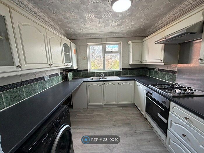 3 Bedroom Flat To Rent In Greenford Road, Greenford, UB6