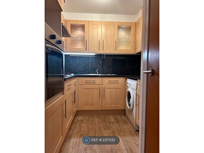 2 Bedroom Flat To Rent In Horseshoe Close, London, E14