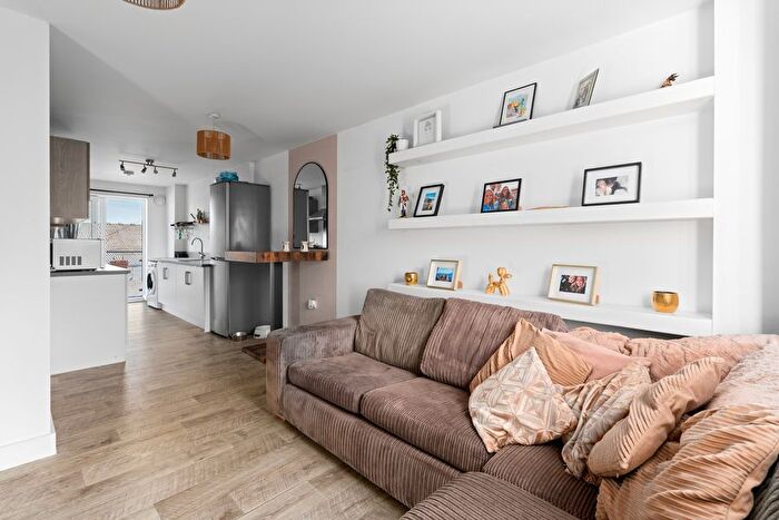 1 Bedroom Flat For Sale In Rayley Lane, Epping, CM16