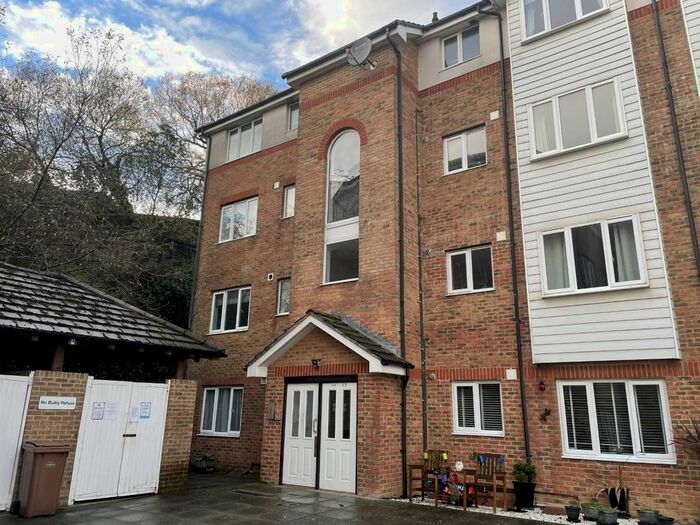 2 Bedroom Flat To Rent In Lovat Mead, St. Leonards-On-Sea, TN38