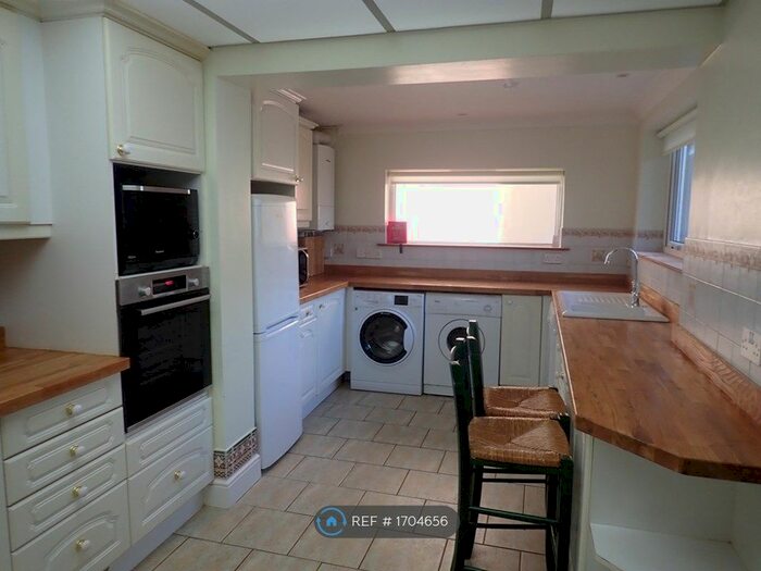 3 Bedroom Flat To Rent In Kennett Road, Oxford, OX3