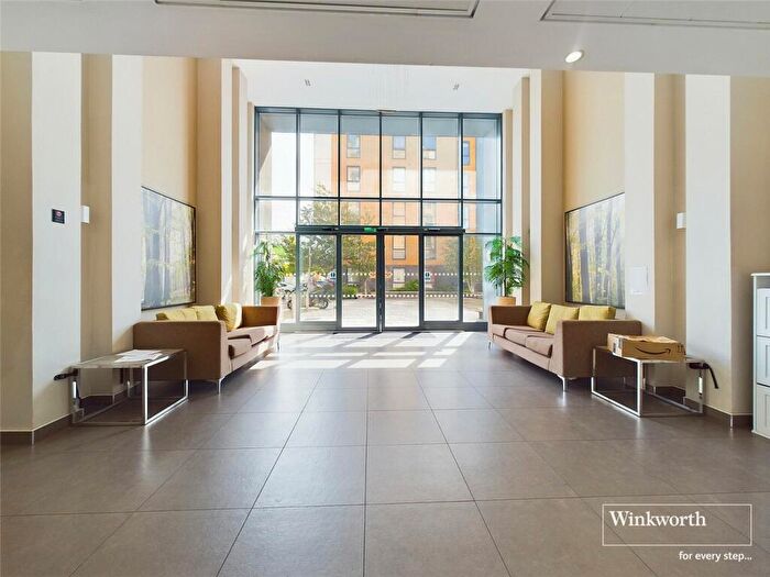 1 Bedroom Apartment For Sale In Drake Way, Reading, Berkshire, RG2