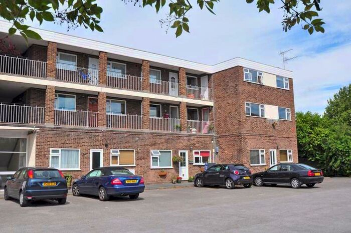 2 Bedroom Apartment To Rent In Furrow Way, SL6