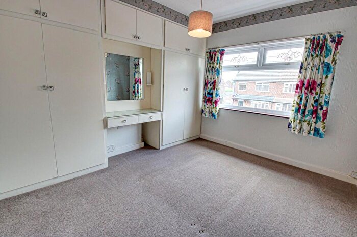 3 Bedroom Semi-Detached House For Sale In Balshaw Avenue, Irlam, M44