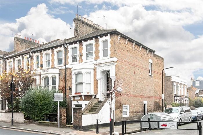 2 Bedroom Flat To Rent In Albion Road, Stoke Newington, London, N16