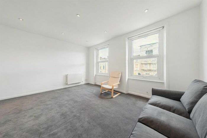3 Bedroom Flat To Rent In Coldharbour Lane, London, SE5