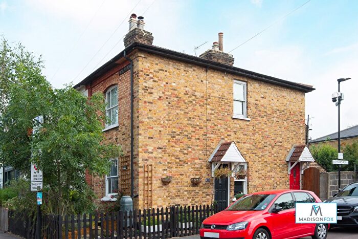 1 Bedroom Flat To Rent In Beulah Road, Walthamstow, London, E17