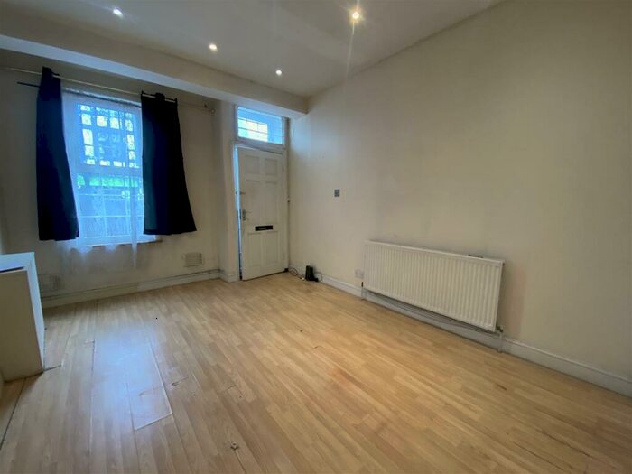 2 Bedroom Terraced House To Rent In Selhurst Road, London, SE25