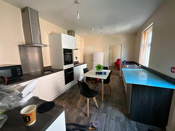 5 Bedroom Semi-Detached House To Rent In Faraday Road, Nottingham, Nottinghamshire, NG7