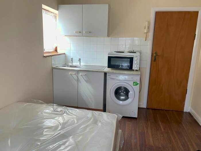 Studio To Rent In Blackboy Lane, Turnpike Lane, N15