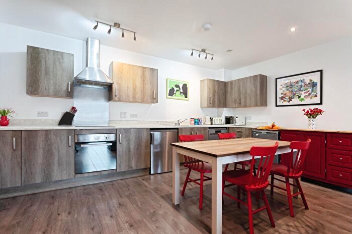 2 Bedroom Flat To Rent In Manston Court, Thornbury Way, Walthamstow, London, E17