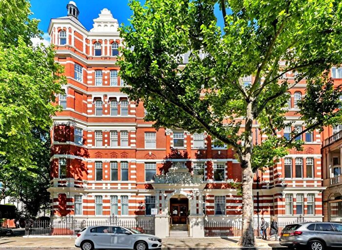 3 Bedroom Flat To Rent In Queen's Gate, London, SW7