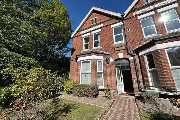 1 Bedroom Flat To Rent In Kingsnorth Gardens, Folkestone, CT20
