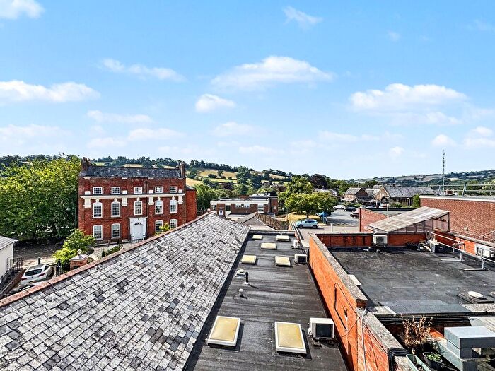 2 Bedroom Flat For Sale In Fore Street, Tiverton, EX16