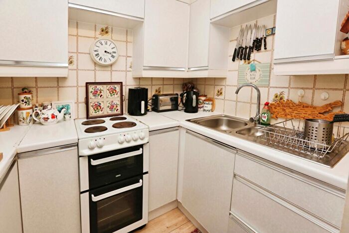 1 Bedroom Flat For Sale In River View Road, Southampton, Hampshire, SO18