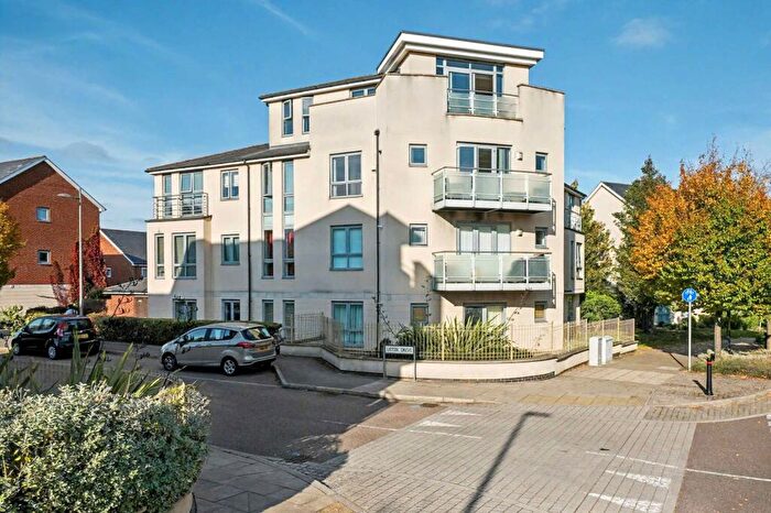 2 Bedroom Apartment For Sale In Springhead Parkway, Northfleet, DA11