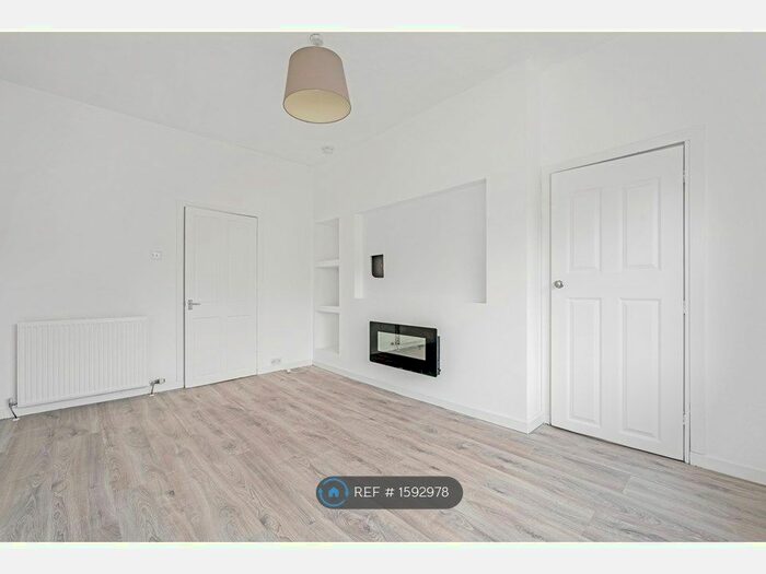 3 Bedroom Flat To Rent In Tannadice Avenue, Glasgow, G52
