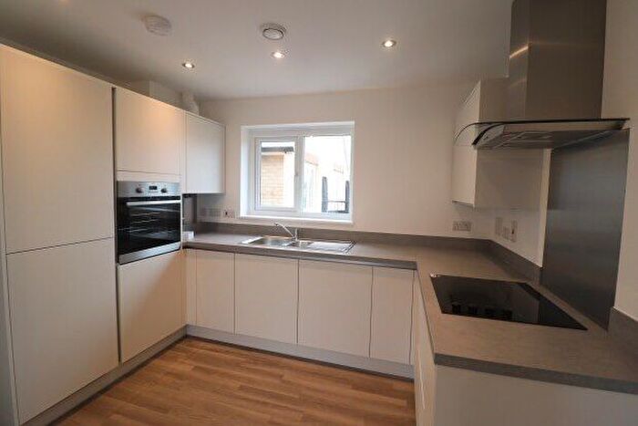 2 Bedroom Flat To Rent In Swan Grove, Basildon, SS16