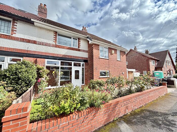 3 Bedroom Semi-Detached House For Sale In Dunollie Road, Sale, Trafford, M33
