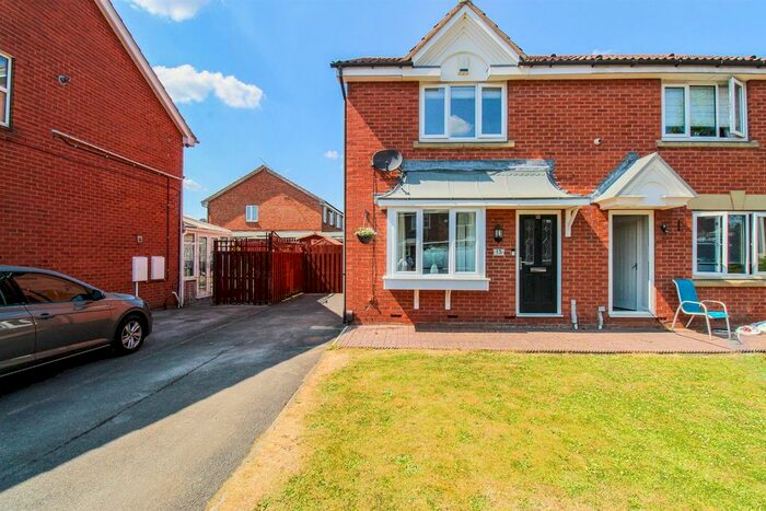 3 Bedroom Semi-Detached House For Sale In Berryfield Garth, Ossett, Wakefield, WF5