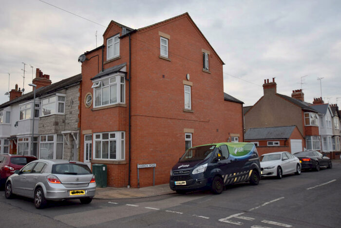 4 Bedroom Town House To Rent In King Edward Road, Abington, Northampton, NN1