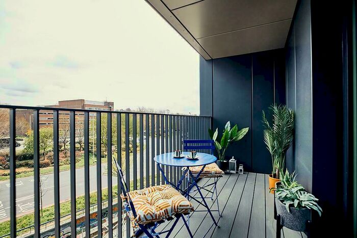 2 Bedroom Apartment To Rent In Park Lane, South Croydon, Surrey, CR0