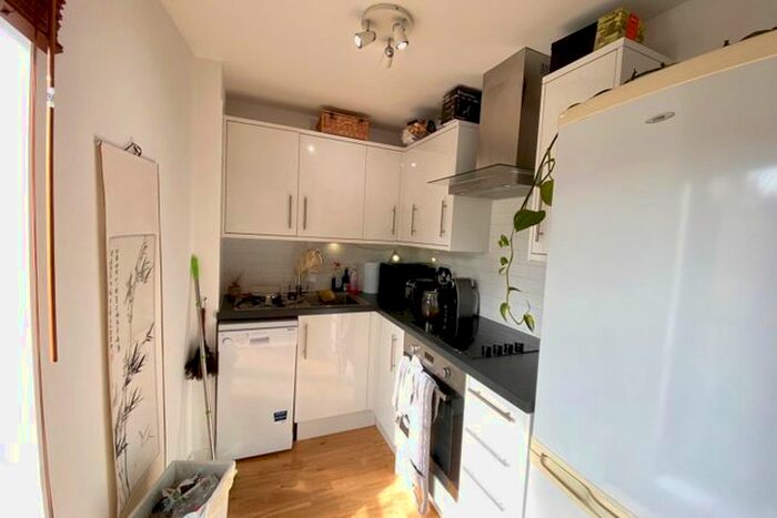1 Bedroom Flat To Rent In Comber Grove, Camberwell, SE5