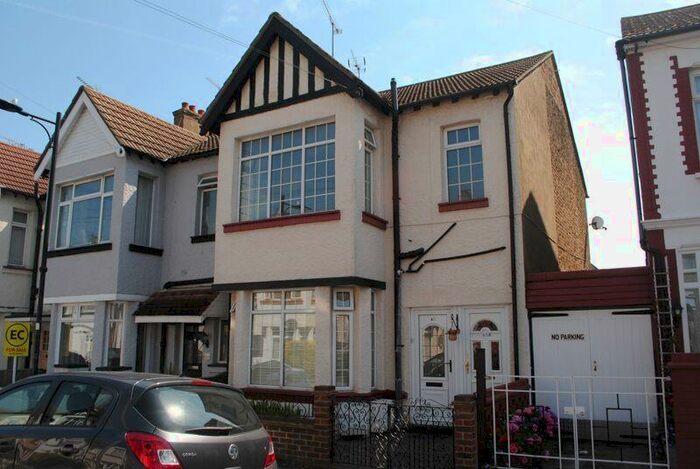 1 Bedroom Flat To Rent In Tintern Avenue, Westcliff-On-Sea, SS0