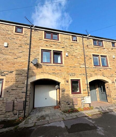 2 Bedroom Town House To Rent In Ripley Street, Halifax, HX3