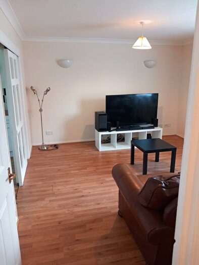 1 Bedroom Flat To Rent In Fallowfield Drive, London, N12