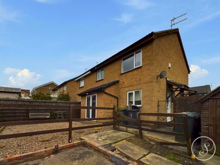 1 Bedroom Semi-Detached House To Rent In Hazel Avenue, Leeds, LS14