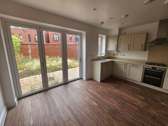 3 Bedroom End Of Terrace House To Rent In Green Close, Brookmans Park, Hatfield, AL9