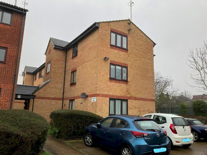 1 Bedroom Flat To Rent In Latimer Drive, Hornchurch, RM12