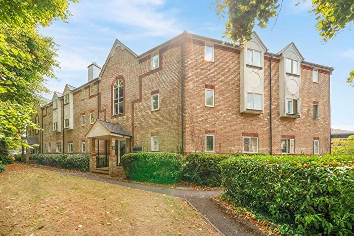 1 Bedroom Flat For Sale In Norbury Avenue, Watford, Hertfordshire, WD24