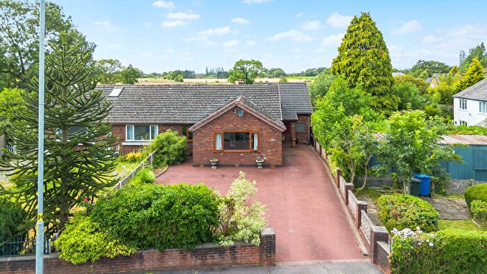 4 Bedroom Semi Detached Bungalow For Sale In Leigh End, Glazebury, WA3