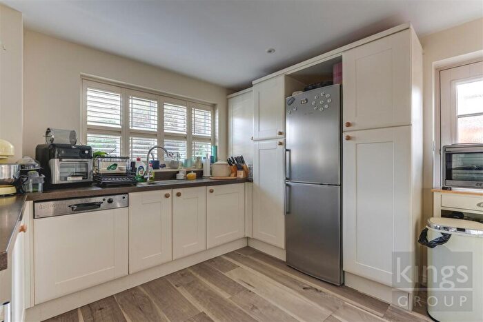 4 Bedroom Detached House For Sale In Haldane Close, Enfield, EN3