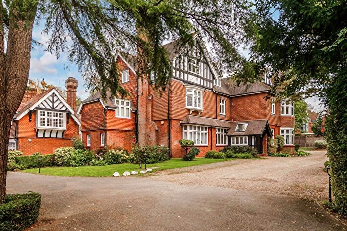 3 Bedroom Flat For Sale In College Road, Epsom, KT17