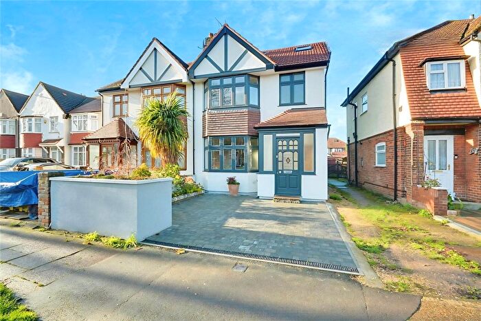 2 Bedroom Flat To Rent In Hall Road, Isleworth, TW7