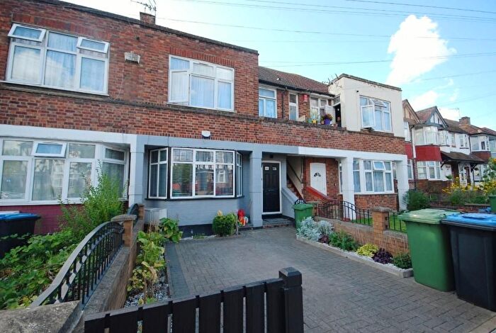 1 Bedroom Maisonette For Sale In Heather Park Drive, Wembley, HA0