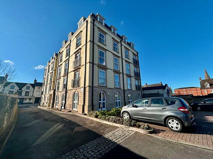 2 Bedroom Flat To Rent In Bedroom Ground Floor Flat To Rent, Old Town, SN1