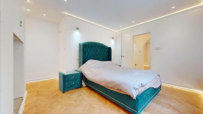 2 Bedroom Apartment To Rent In Ifield Road, SW10