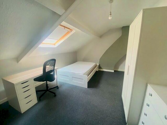 6 Bedroom Terraced House To Rent In North Luton, Cardiff, CF24