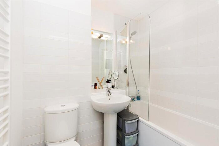 2 Bedroom Apartment To Rent In Southgate Place, Bath, BA1