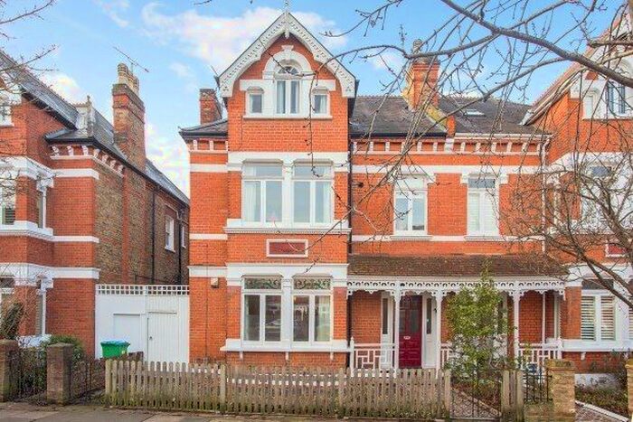 2 Bedroom Flat To Rent In Lebanon Park, Twickenham, TW1